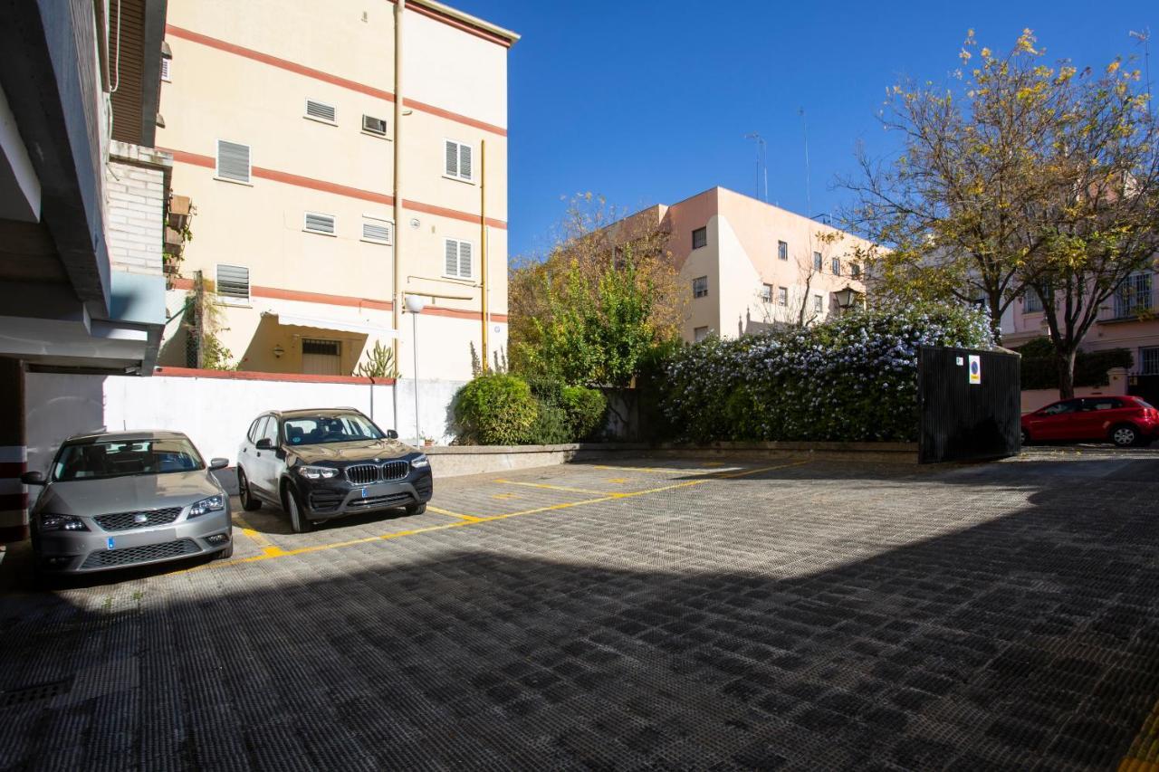 Borbolla Sevilla Urban - Parking Extérieur photo