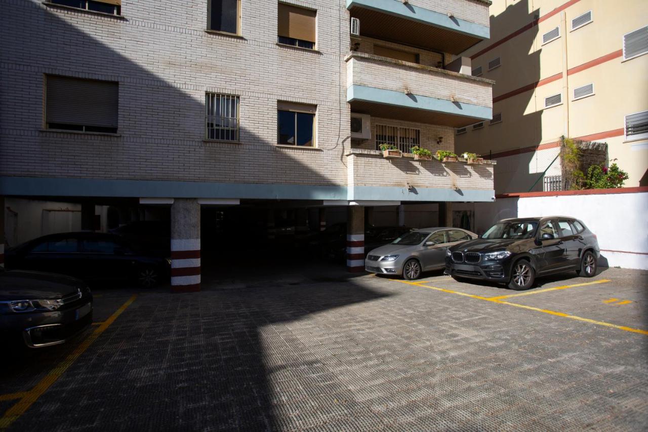 Borbolla Sevilla Urban - Parking Extérieur photo