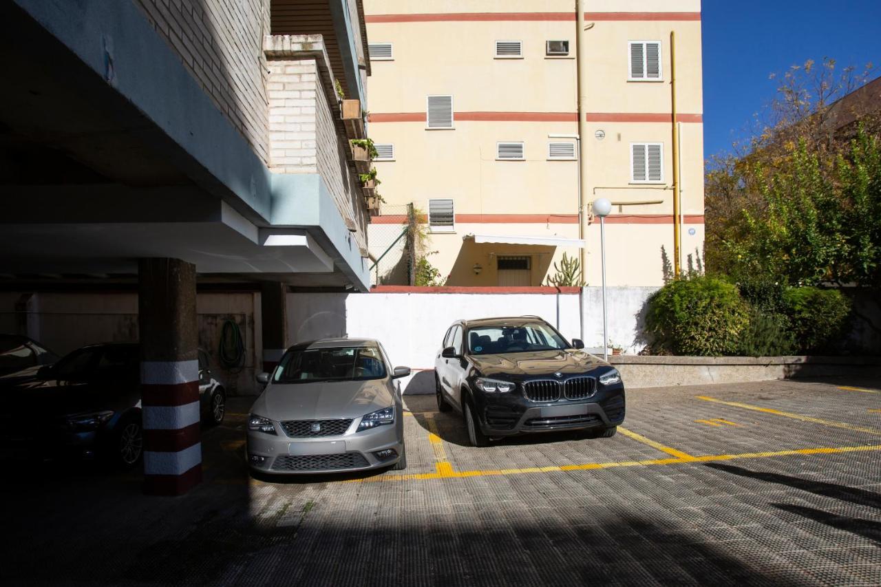 Borbolla Sevilla Urban - Parking Extérieur photo