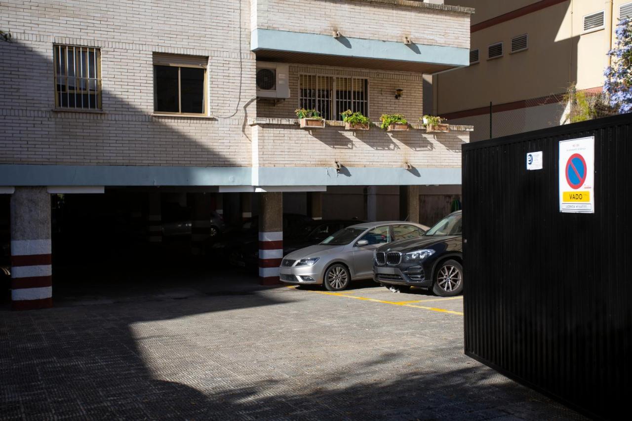 Borbolla Sevilla Urban - Parking Extérieur photo
